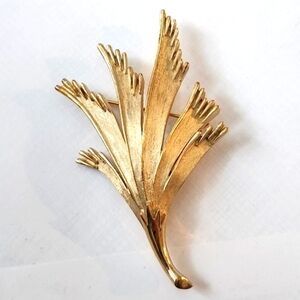Vtg 1955-1969 Crown Trifari Feather Leaf Pin Brooch